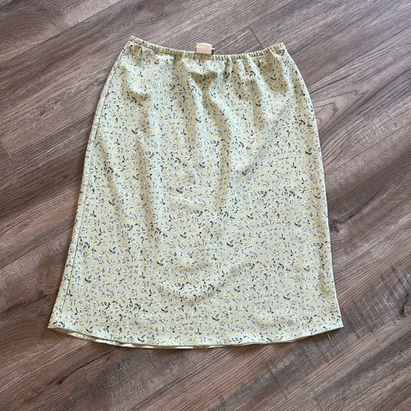 Vintage 90’s green floral midi skirt - Picture 2 of 3
